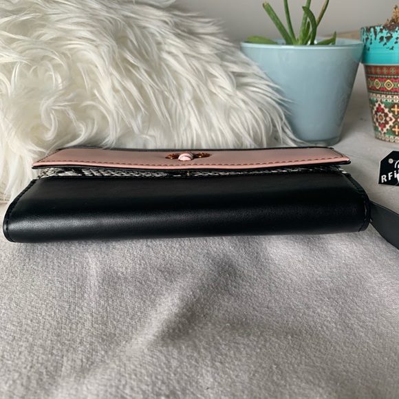 Dream Control Bee Wallet with Snakeskin Print - Picture 12 of 14